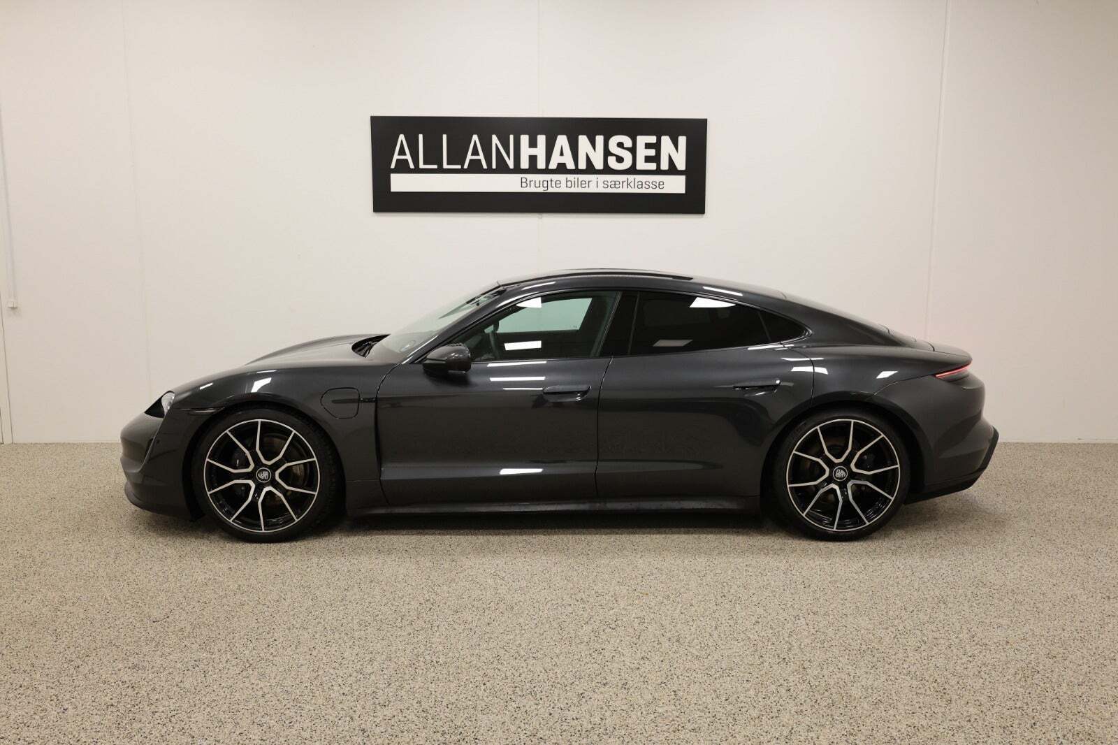 Grå Porsche Taycan fra 2022
