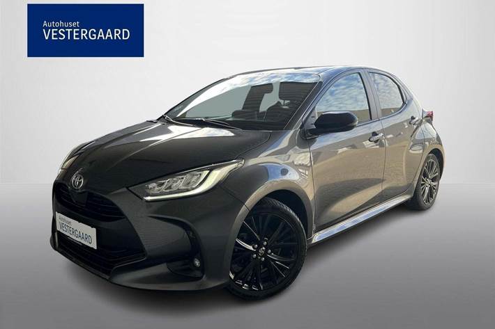 Grå Toyota Yaris fra 2023