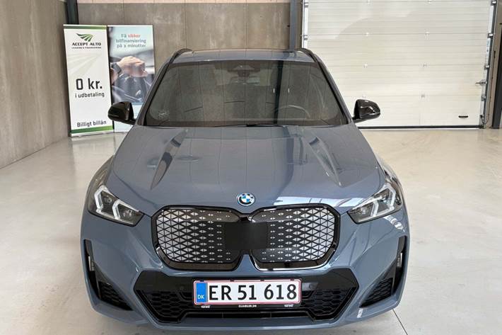 Grå BMW iX1 fra 2024