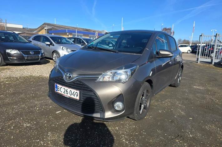 Sort Toyota Yaris fra 2015