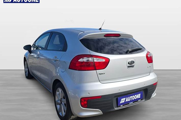 Sølv Kia Rio fra 2015