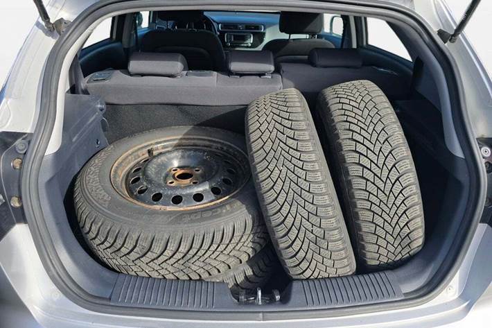 Sølv Kia Rio fra 2015