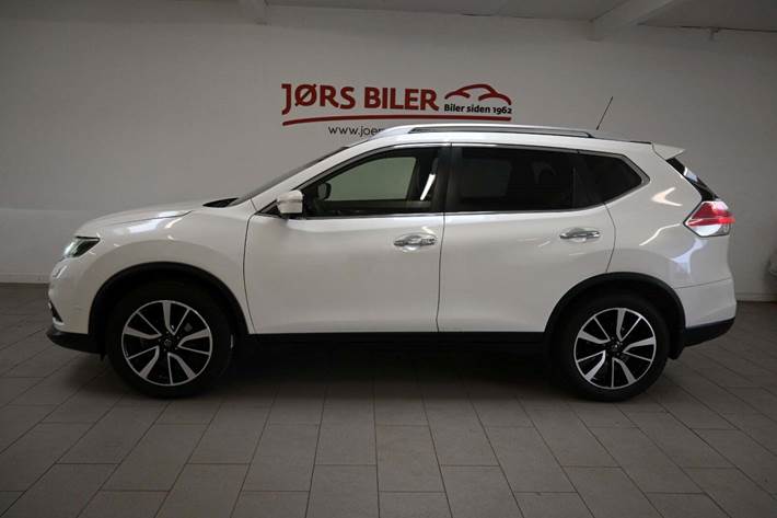 Hvid Nissan X-Trail fra 2016