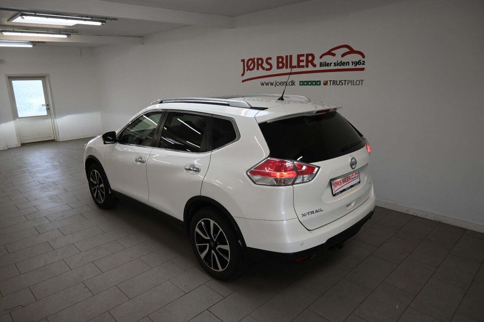 Hvid Nissan X-Trail fra 2016