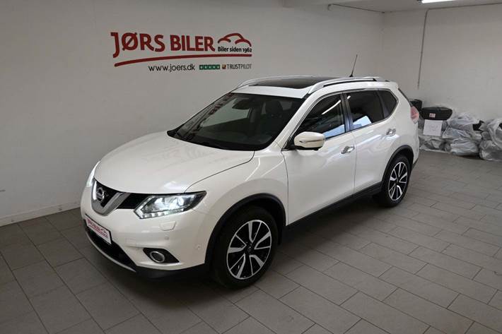 Hvid Nissan X-Trail fra 2016