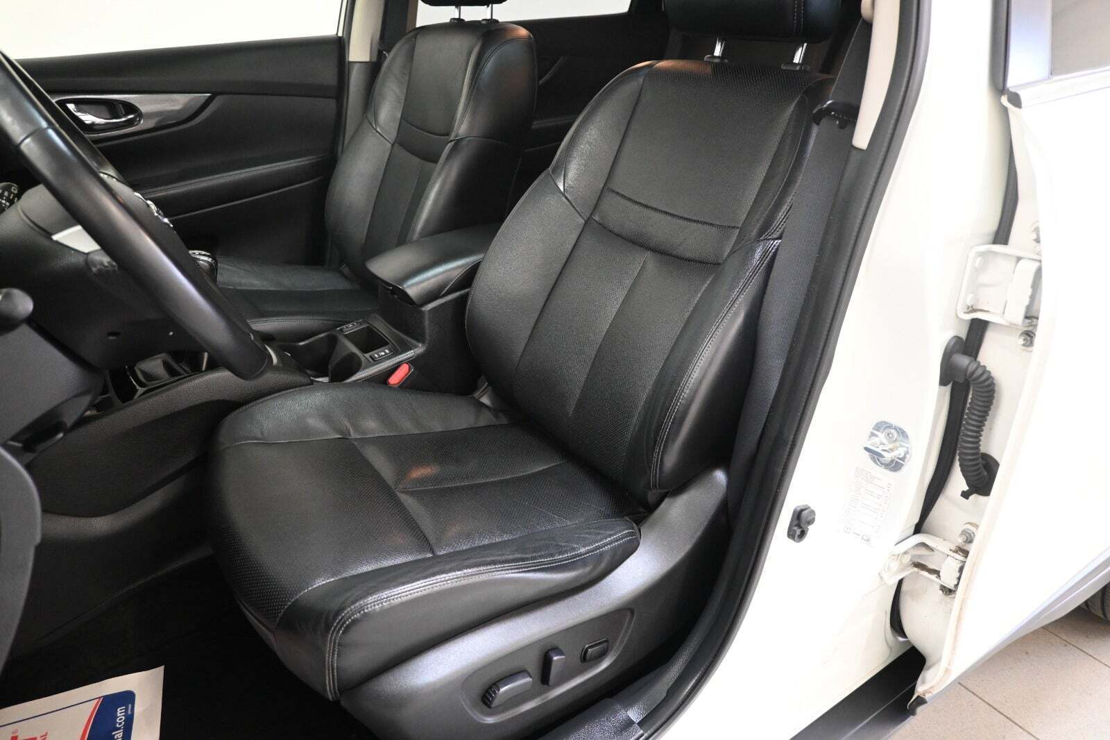 Hvid Nissan X-Trail fra 2016