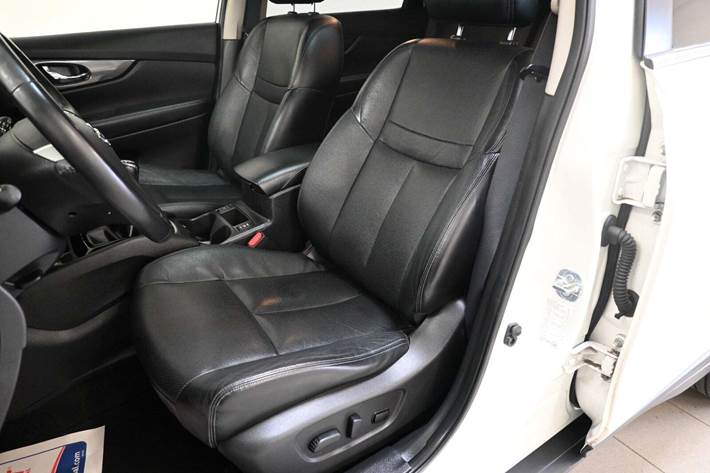 Hvid Nissan X-Trail fra 2016