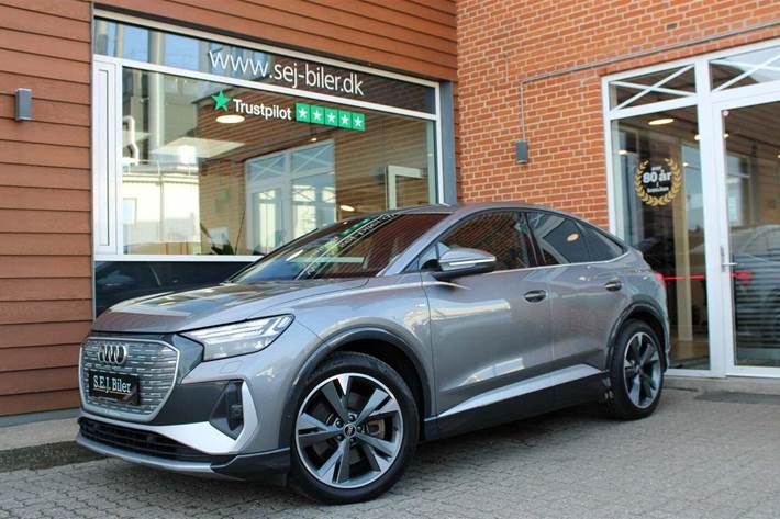 Grå Audi Q4 e-tron fra 2023