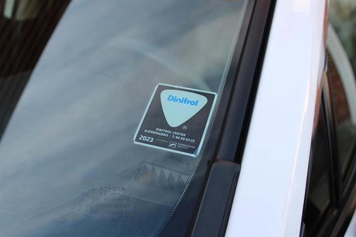 Hvid Toyota RAV4 fra 2021