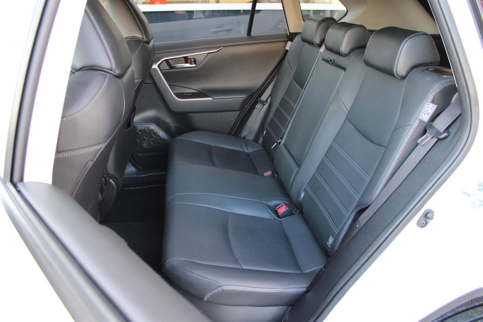 Hvid Toyota RAV4 fra 2021
