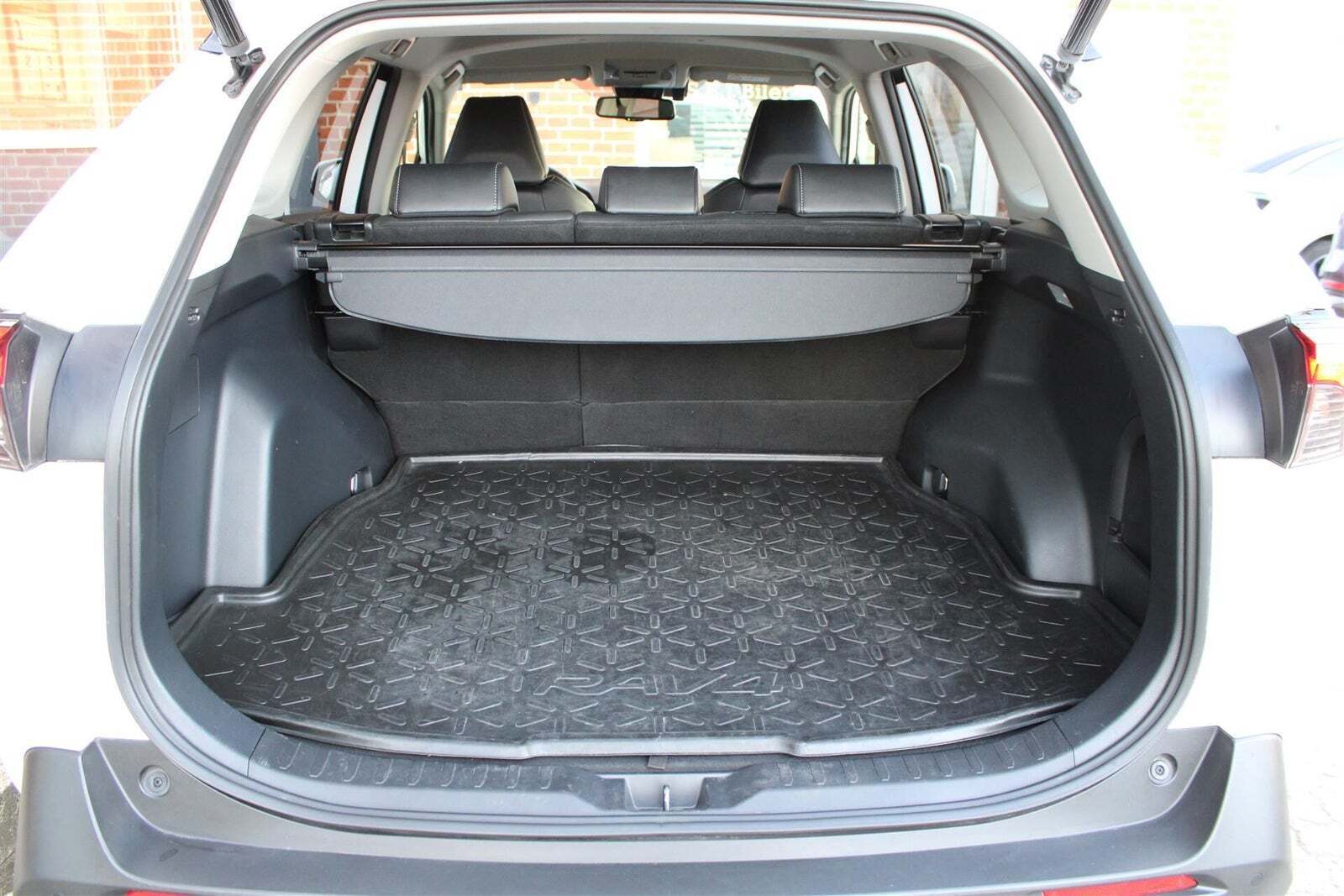 Hvid Toyota RAV4 fra 2021