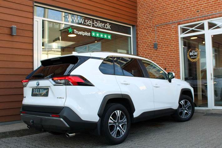 Hvid Toyota RAV4 fra 2021