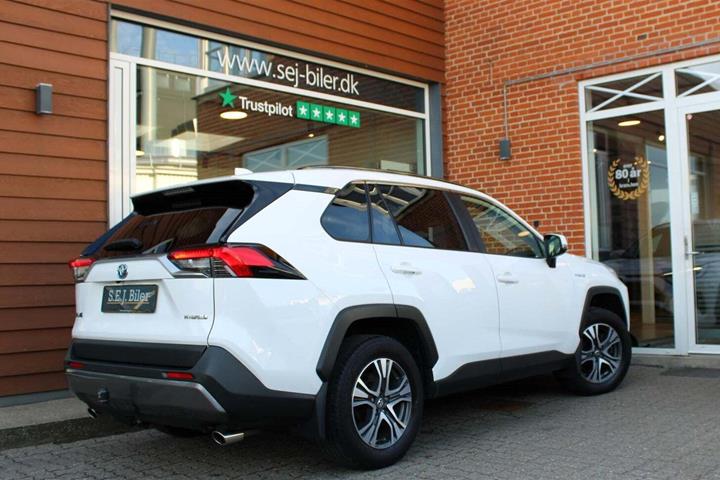 Hvid Toyota RAV4 fra 2021