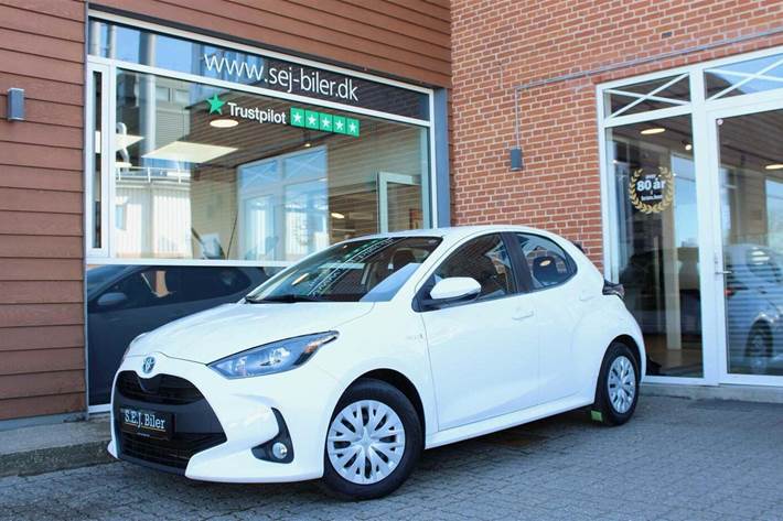 Hvid Toyota Yaris fra 2020