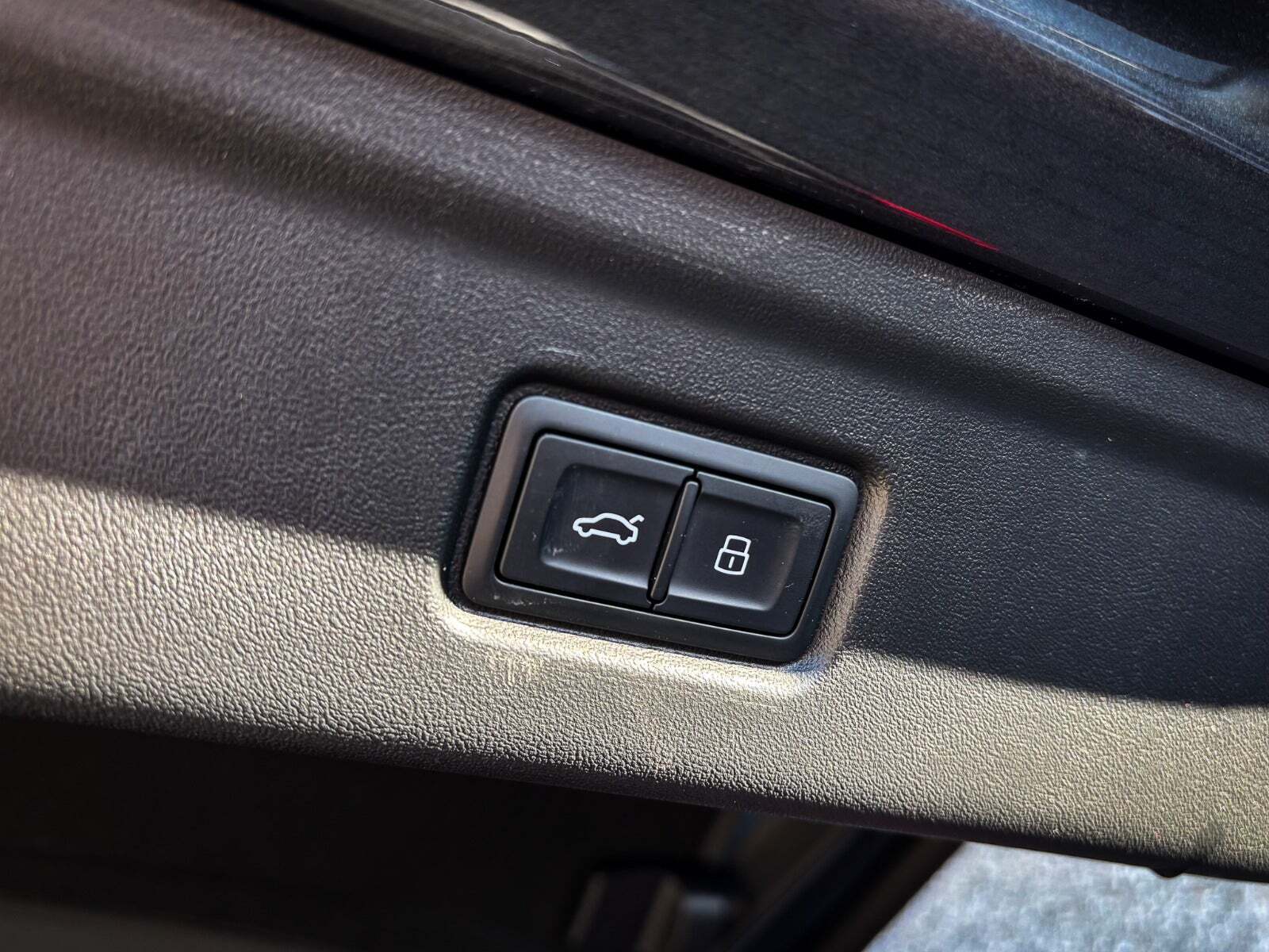 Grå Audi A6 e-tron fra 2025