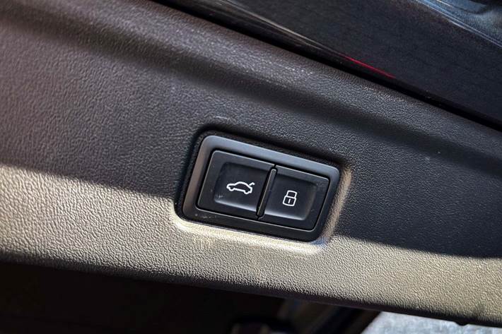 Grå Audi A6 e-tron fra 2025