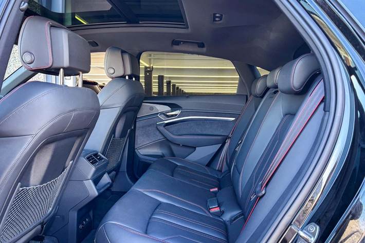 Sort Audi Q8 e-tron fra 2024