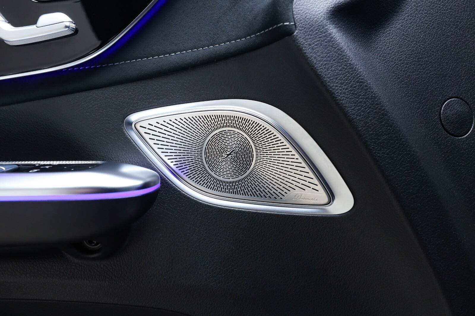 Grøn Mercedes EQE350 SUV fra 2025