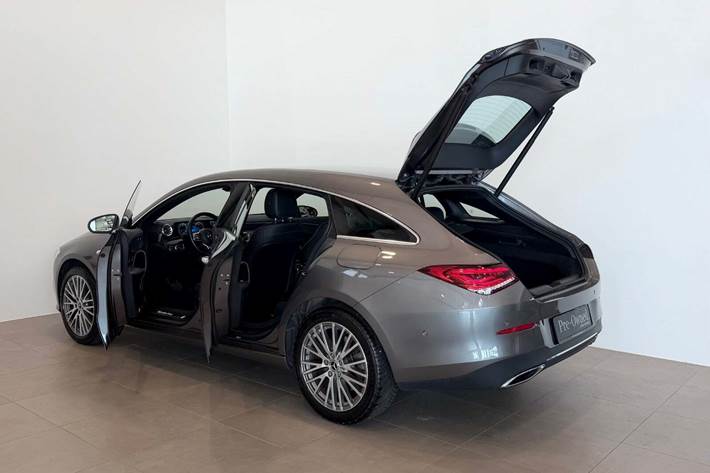 Grå Mercedes CLA250 e fra 2021