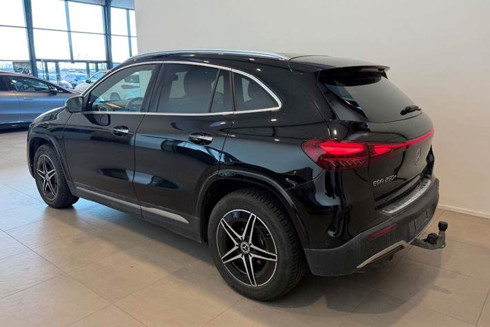 Sort Mercedes EQA250+ fra 2024