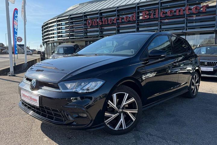 Sort VW Polo fra 2022 set udefra
