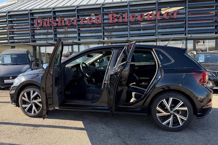 Sort VW Polo fra 2022