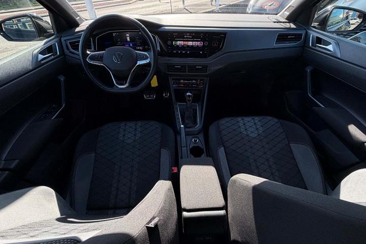 Sort VW Polo fra 2022