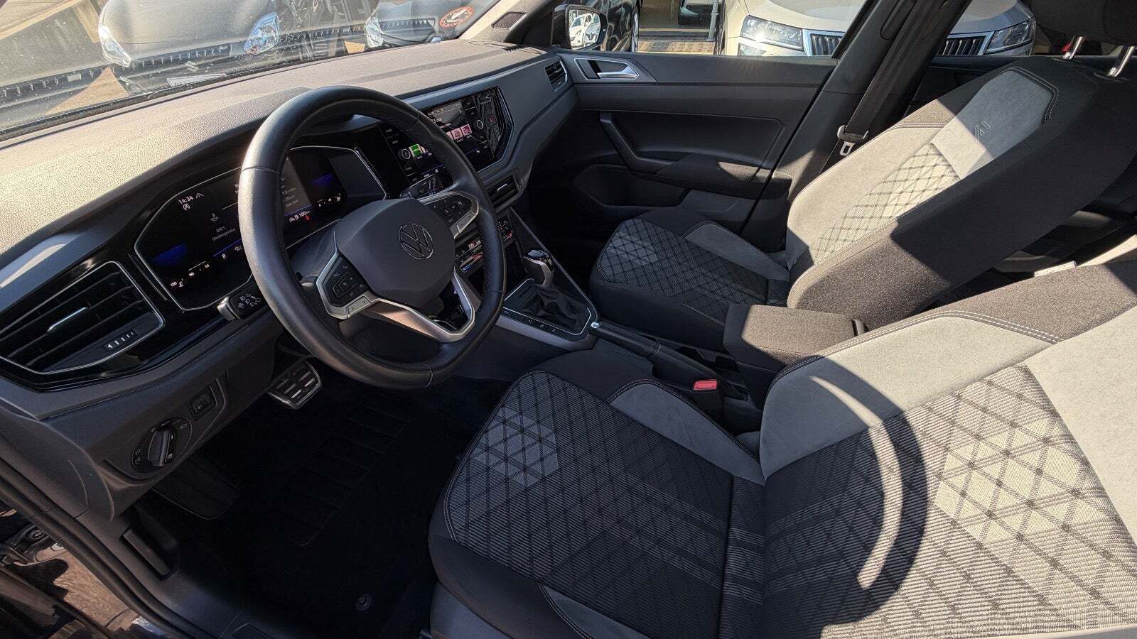 Sort VW Polo fra 2022