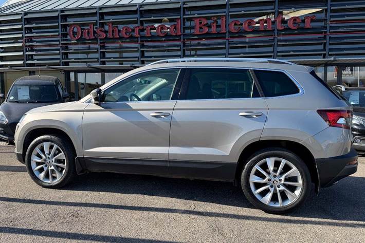 Orange Skoda Karoq fra 2018
