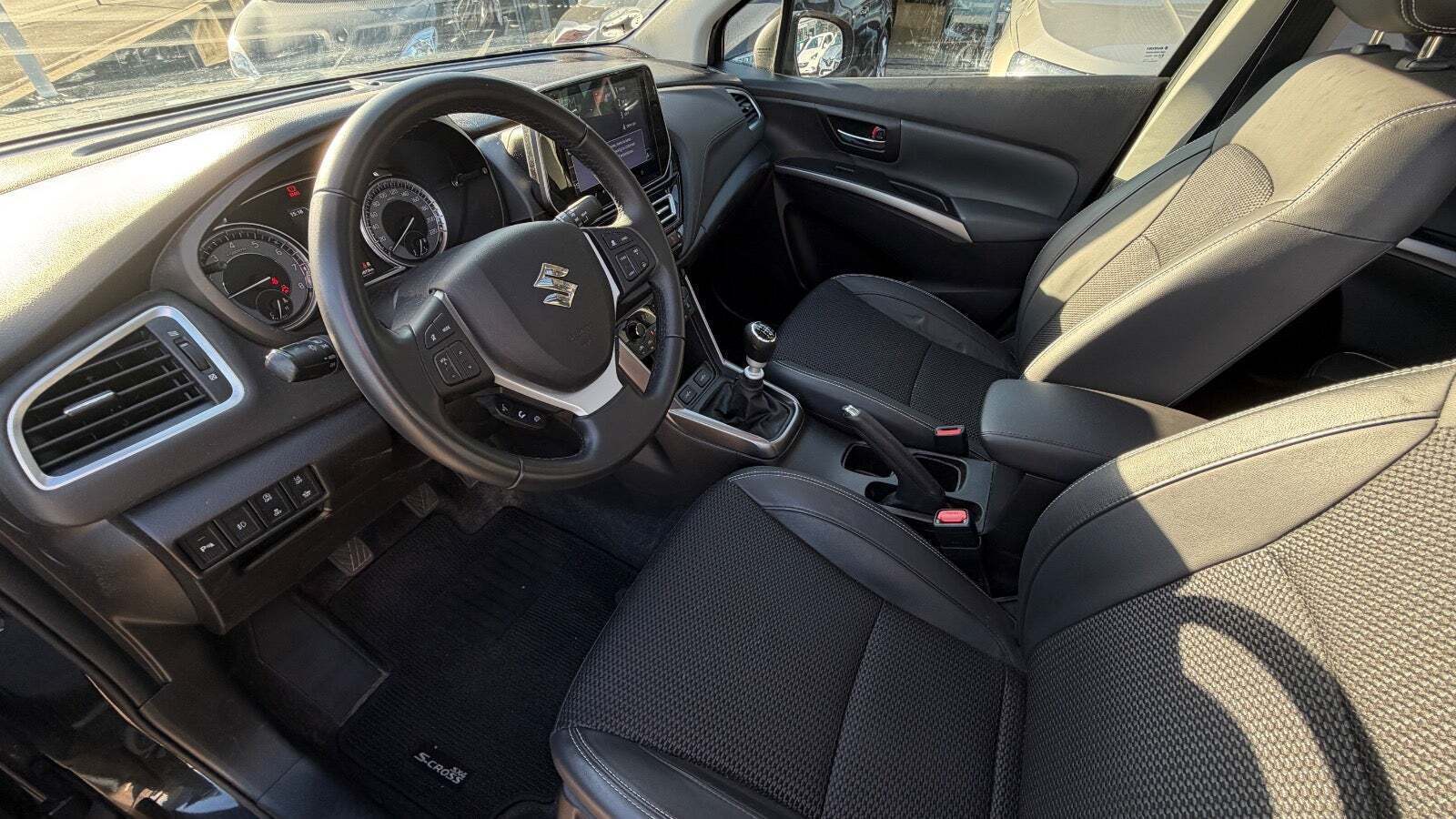 Sort Suzuki S-Cross fra 2022