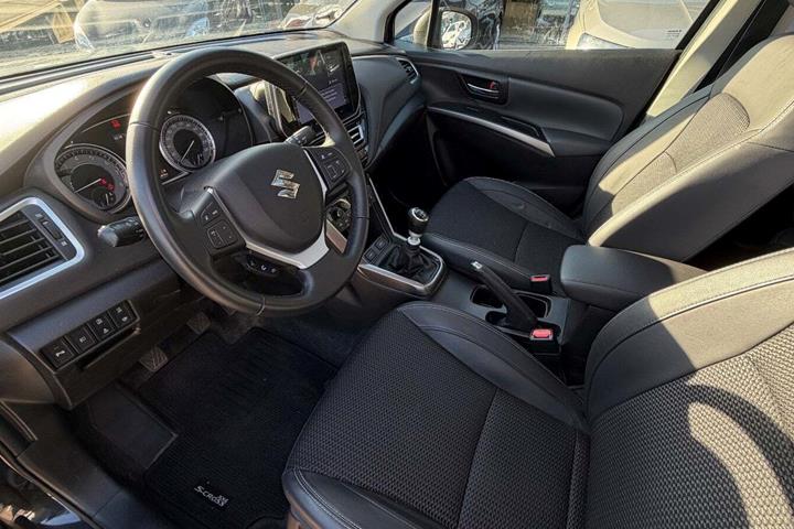 Sort Suzuki S-Cross fra 2022