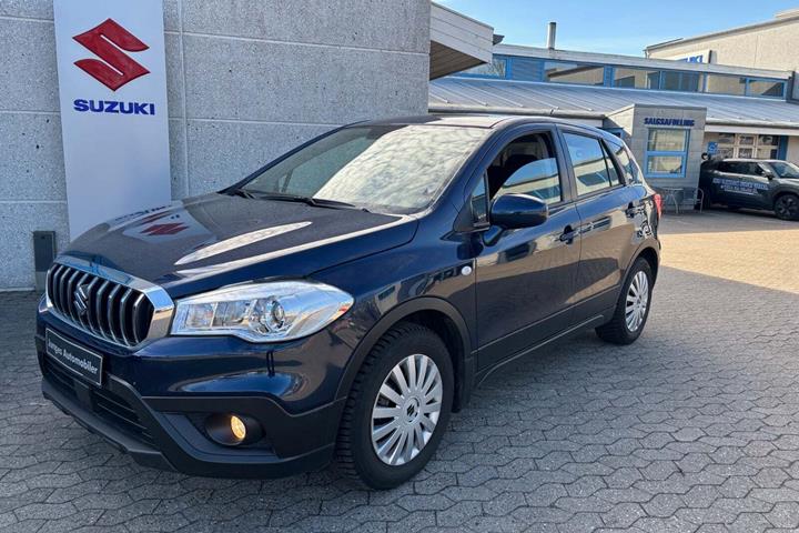Blå Suzuki S-Cross fra 2017 set udefra