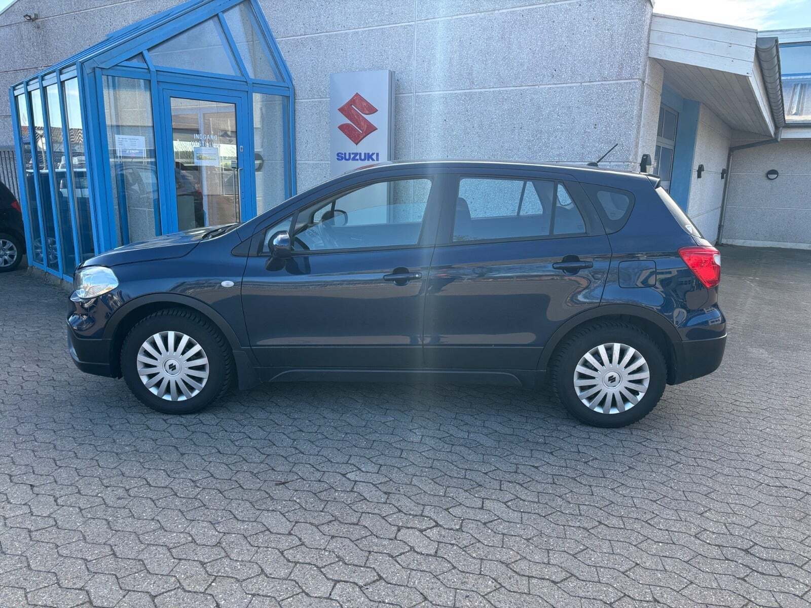 Blå Suzuki S-Cross fra 2017