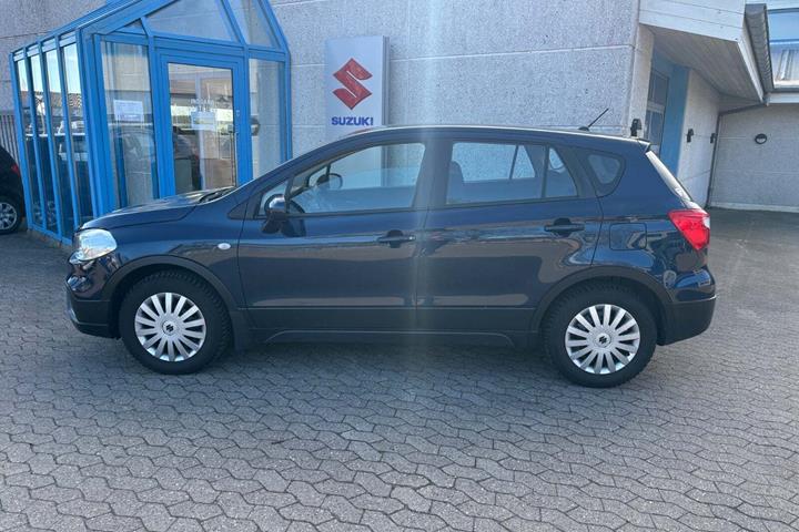 Blå Suzuki S-Cross fra 2017
