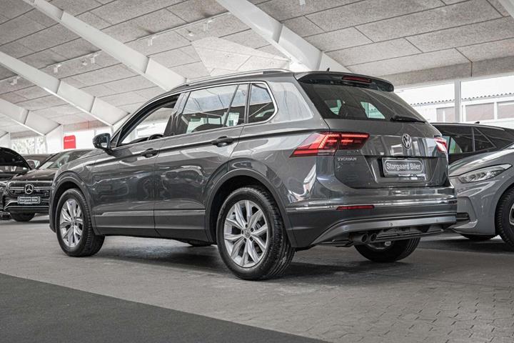 Grå VW Tiguan fra 2019