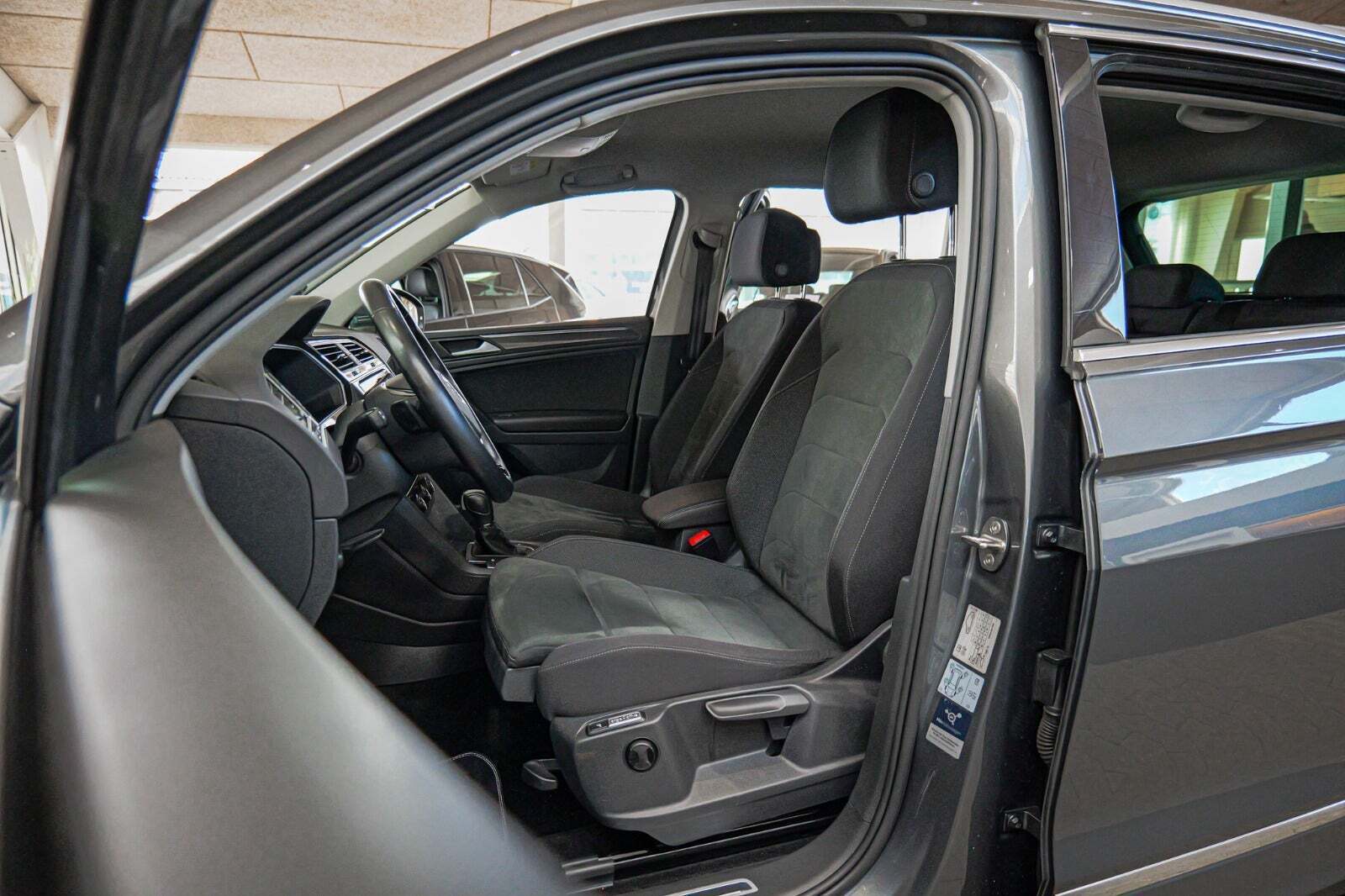 Grå VW Tiguan fra 2019