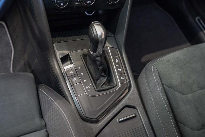 Grå VW Tiguan fra 2019