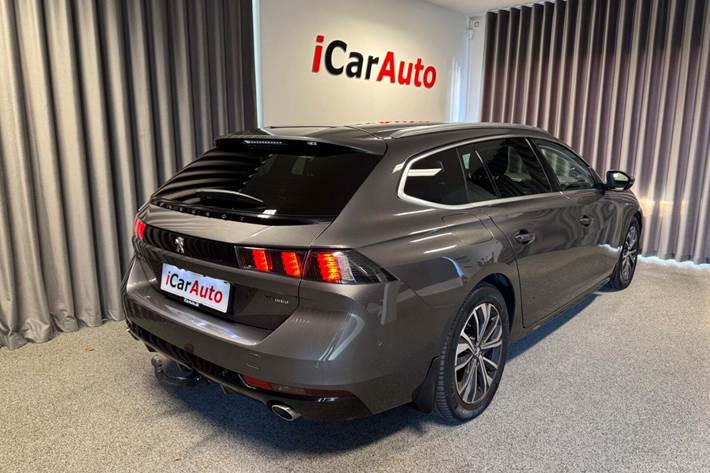 Grå Peugeot 508 fra 2021