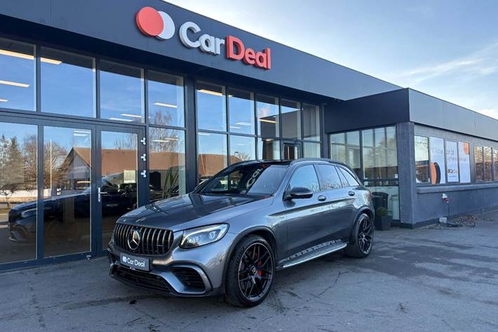 Grå Mercedes GLC63 fra 2017