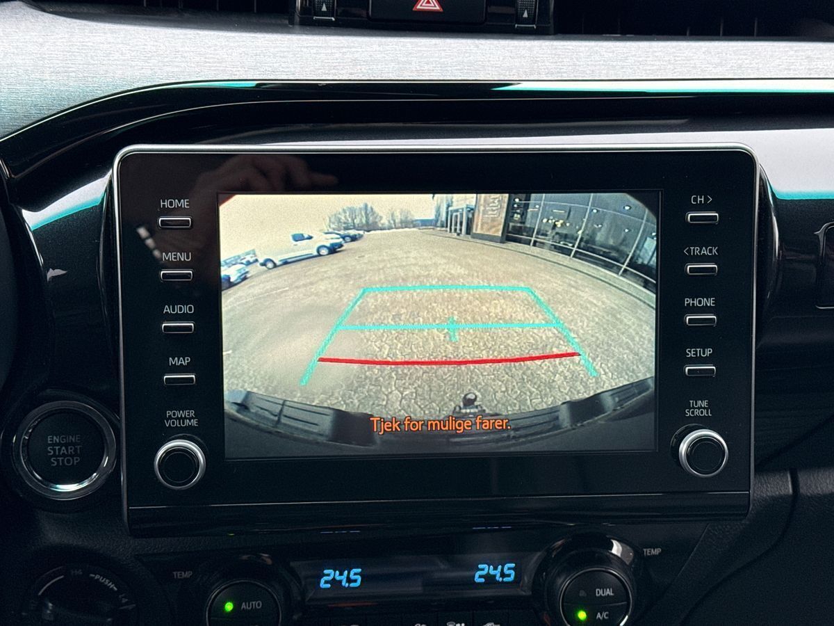 Sort Toyota HiLux fra 2023