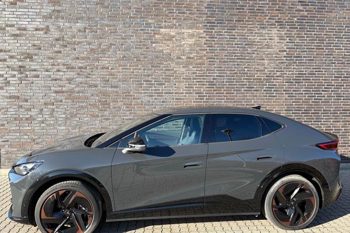 Grå Cupra Tavascan fra 2025