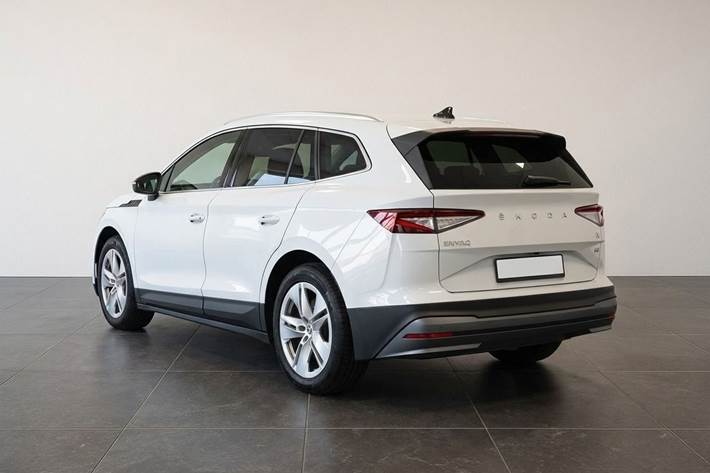 Hvid Skoda Enyaq fra 2022