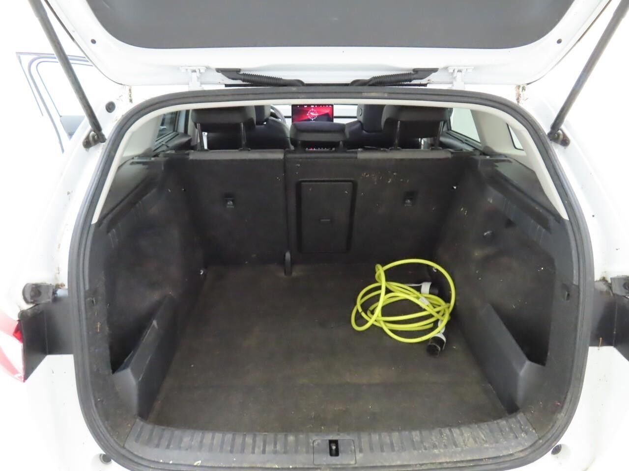 Hvid Skoda Enyaq fra 2022