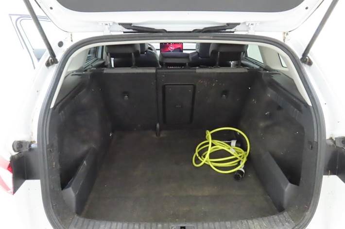 Hvid Skoda Enyaq fra 2022