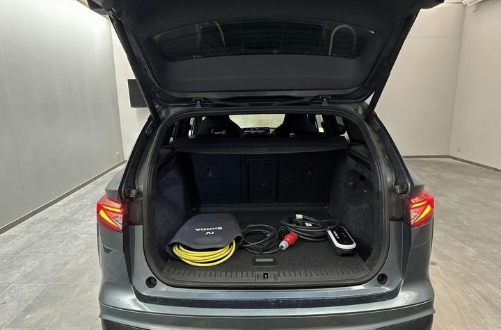 Grå Skoda Enyaq fra 2022