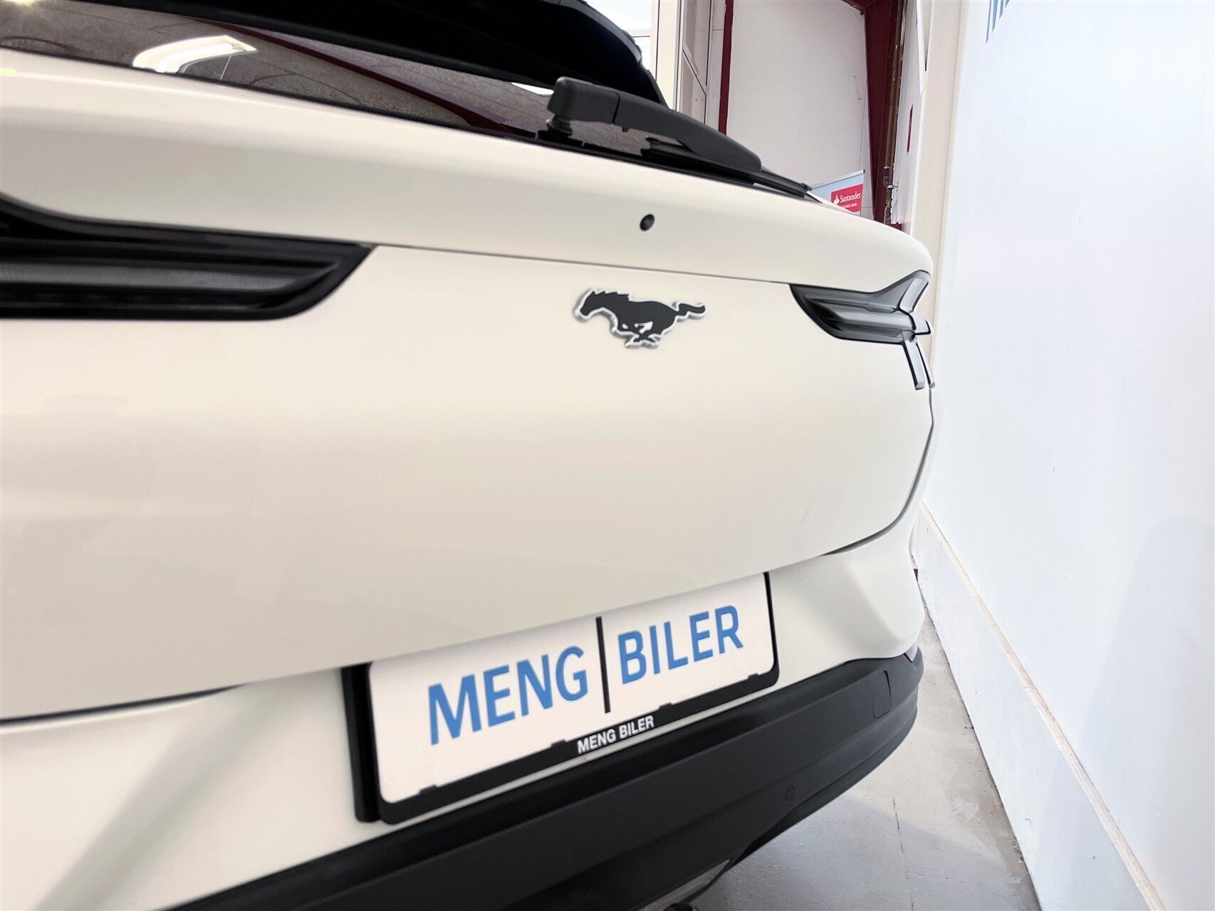 Hvid Ford Mustang Mach-E fra 2022