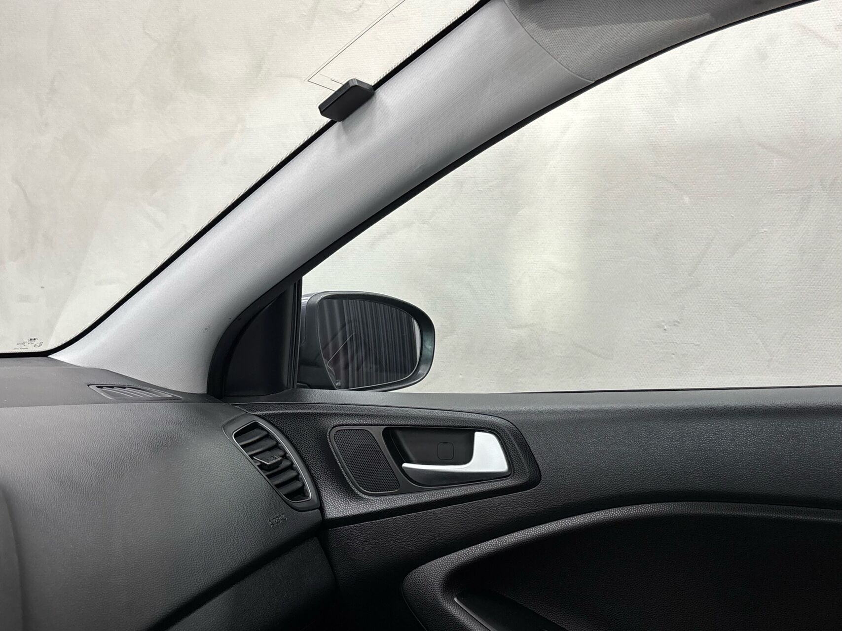 Blå Hyundai i20 fra 2017