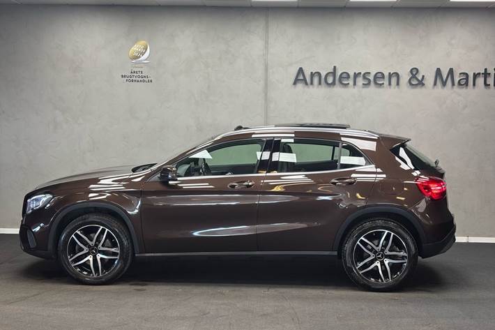 Brun Mercedes GLA250 fra 2018