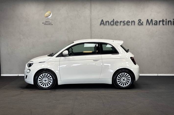 Hvid Fiat 500e fra 2023