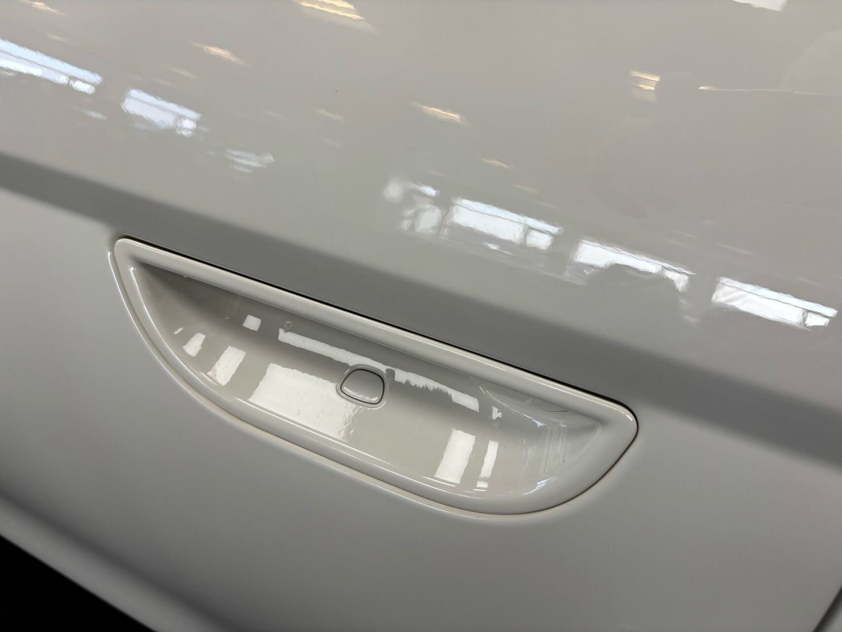 Hvid Fiat 500e fra 2023